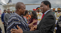 Prez Hakainde Hichilema (R) said he would be ordering the clothing worn by his Ghanaian counterpart