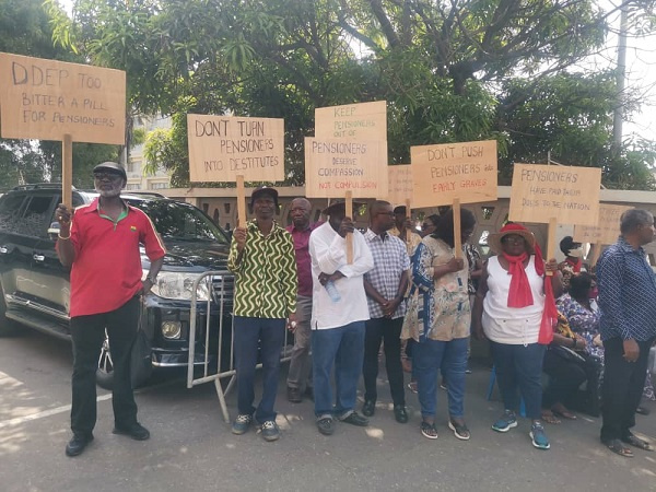 Pensioners protest against debt exchange programme at the Ministry of Finance