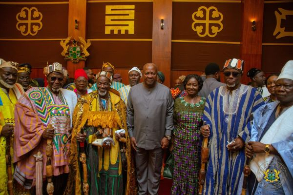 Overlord of Dagbon Ya-Na (2nd L) in a pose with President Mahama and his vice