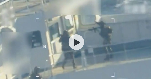 Image shows US military seizing oil tanker off Venezuela coast