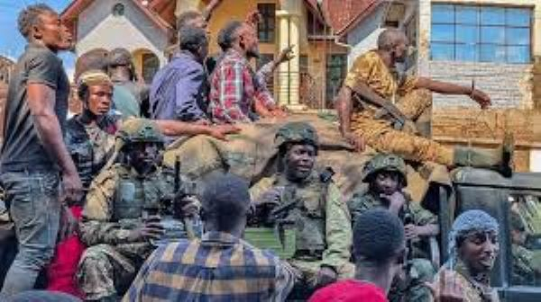 Some people came out to cheer the M23 fighters as they entered Bukavu without resistance on Sunday