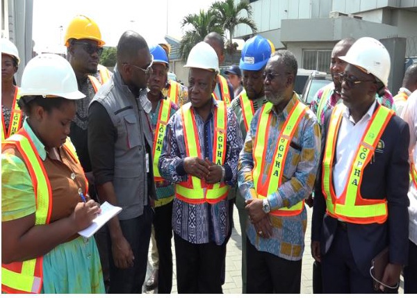 Health Minister, Kwaku Agyeman-Manu (Middle)