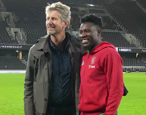 Edwin van der Sar (L), meets Andre Onana (R)