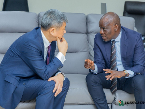 Cong Song (L) with Haruna Iddrisu (R)