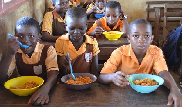 The school feeding program benefits between 50,000 and 100,000 basic school pupils.