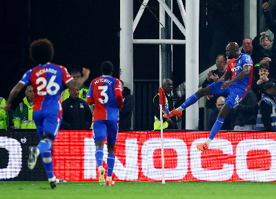 Jean-Philippe Mateta celebrating his goal against Man United