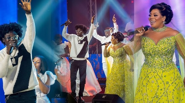 Kuami Eugene (L) with Piesie Esther performing on stage