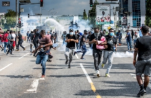 Some Nigerians fleeing 'helter skelter' after the police stormed the Lekki Tollgate