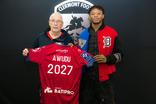 Sumaila Awudu with Clermont Foot official