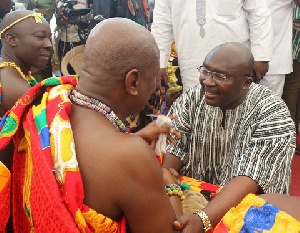 Dr. Bawumia exchanging pleasantries with Togbe Afede