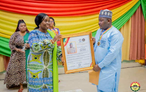 Issa Atta being presented with his award