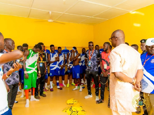 The minister (Second from R) interacting with the team members