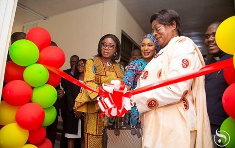 Chief Justice, Sophia Akuffo with Second Lady, Samira Bawumia cutting the tape