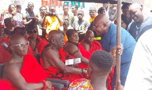 Osaberima Kwasi Attah in a hand shake with Vice President Bawumia