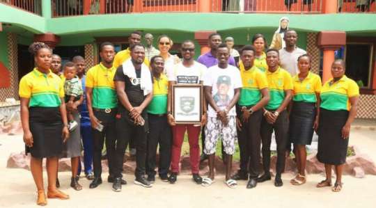 Officials of IYes Foundation in a picture with Lil Win