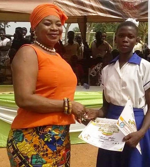 Queenstar Sawyer, MP for Agona East presenting the award to the student