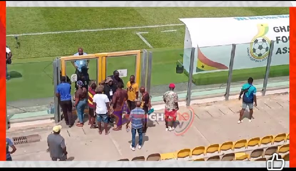 Watch the moment Hearts legend Don Bortey was denied entry before Kotoko clash