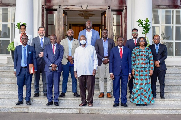 Ugandan President Yoweri Museveni with delegates from Jospong Group in a group picture