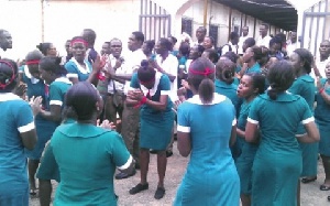 The unemployed nurses numbering over 300 picketed at the Ministry on Monday