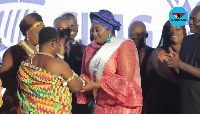 Abiola Bawuah recieves her award as CIMG Marketing Woman of the year