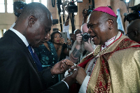 Martin Fayulu receives a blessing from Kinshasa Archbishop Fridolin Ambongo