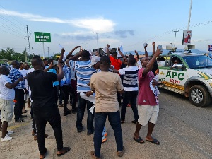 Election 2020: Hassan Ayariga mobbed by NPP supporters at Koforidua