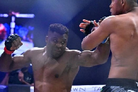 Francis Ngannou (left)  beats Renan Ferreira (right)