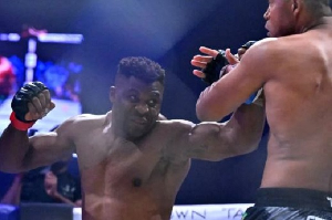 Francis Ngannou (left)  beats Renan Ferreira (right)