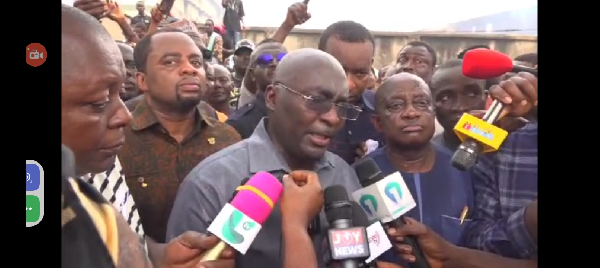 Dr. Mahamudu Bawumia donated GH¢200,000 to the affected traders