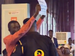 Watch as man interrupts President Mahama’s speech with placard protest at Kwahu forum
