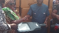 National Campaign Manager for Kennedy Agyapong presenting the bulb to the market women