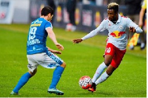 Samuel Tetteh (right) in action for FC Liefering