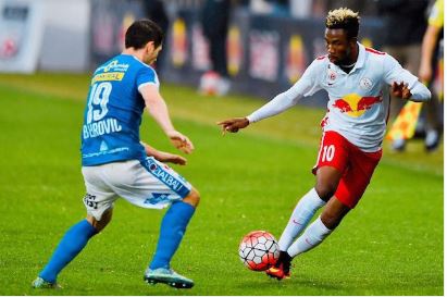 Samuel Tetteh (right) in action for FC Liefering