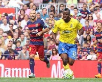 Wakasu in action for Las Palmas against Barcelona