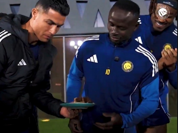 Cristiano Ronaldo (left) handed over cake to Sadio Mané