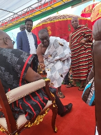 Oseadeeyo Agyeman Badu II interacting with President Akufo-Addo