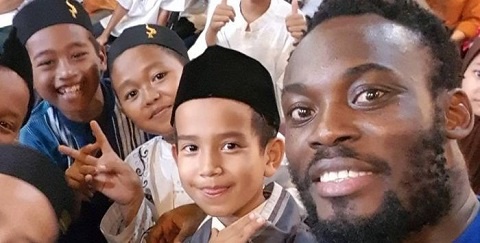 Michael Essien with the children