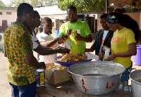 Volunteers from the Food For All Ghana charity prepare food for distribution (Credit: Stacey Knott)