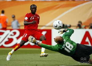 Haminu Draman watches his shot go past United States goalkeeper Kasey Keller