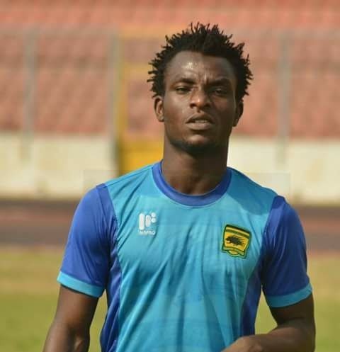 Kotoko midfielder Baba Mahamagp