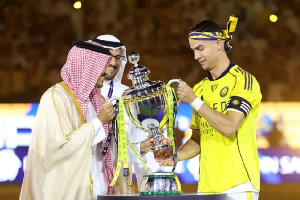 Al Nassr captain, Cristiano Ronaldo (R)