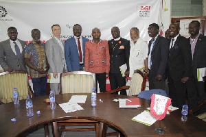 Paul Taylor(3rd l) with dignitaries from AGI, ADEPA and Kenpong Travel and Tours in a group picture