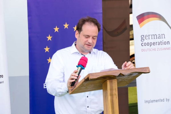 Andreas Berding is speaking at the inauguration