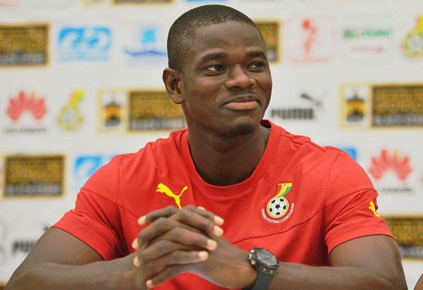 Jonathan Mensah donates and interacts with Street Academy Kids
