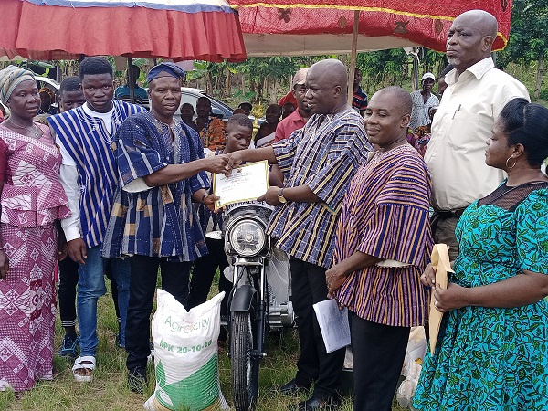 Angmortey Henry Numo, receiving his price for adjudging as the Best Farmer