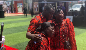 Photo of Dada KD's family mourning his passing