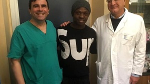 Moses Odjer pose with doctors after his wife's safe delivery
