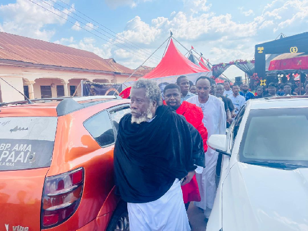 Okronkronyi Nyame Somafo Yawoh (clothed in back and white), is the leader of Asomdwee Ntonton Som