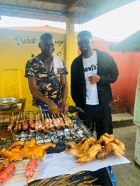 Basketmouth in a picture with the khebab seller