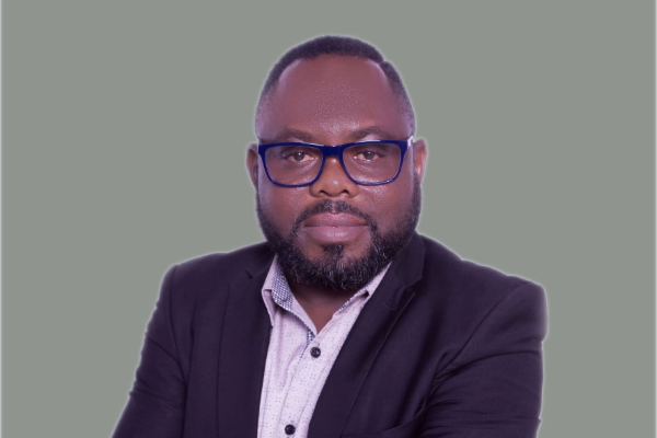 Julius Quashigah has 28 years of industry experience